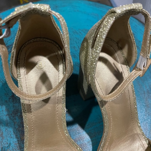 Gold sparkle strappy block heels - Picture 4 of 4